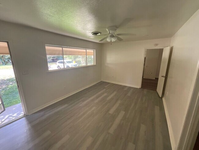 Building Photo - 3612 Sykes Park Dr