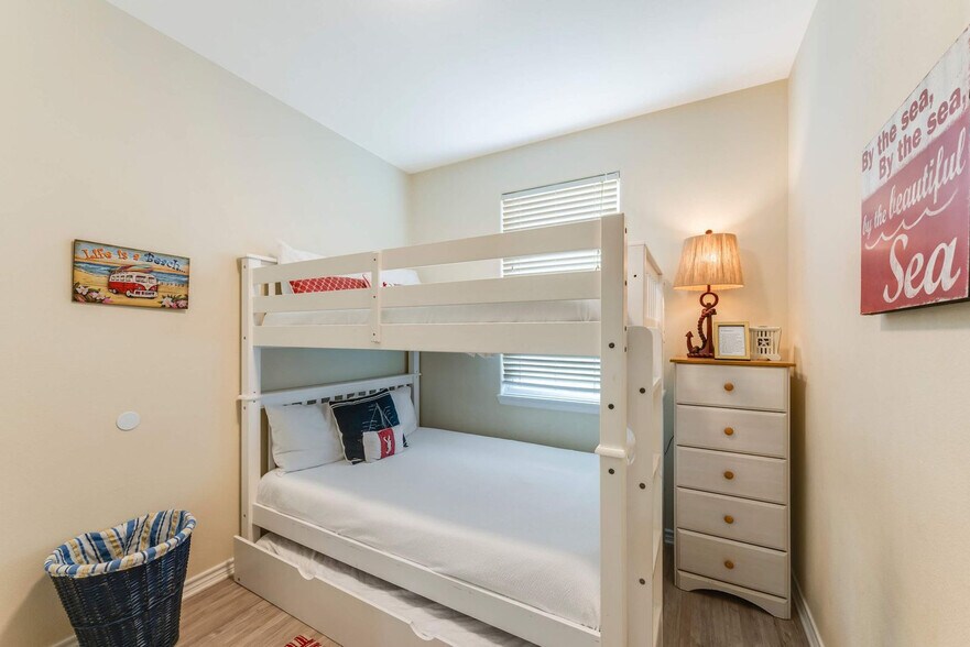 Building Photo - 15213 Beach Way Dr