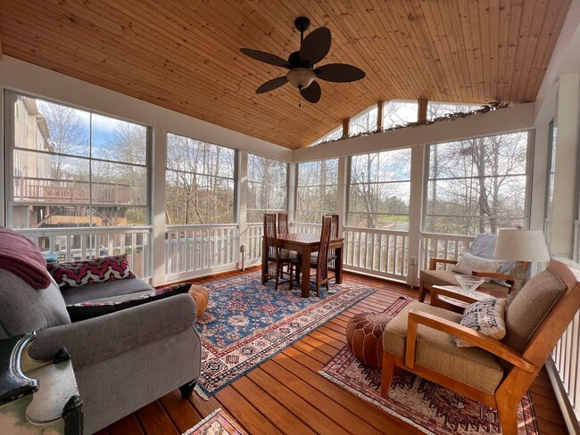 Building Photo - Heart's Desire End Unit Townhome 2700+ SqFt - Lowes Island