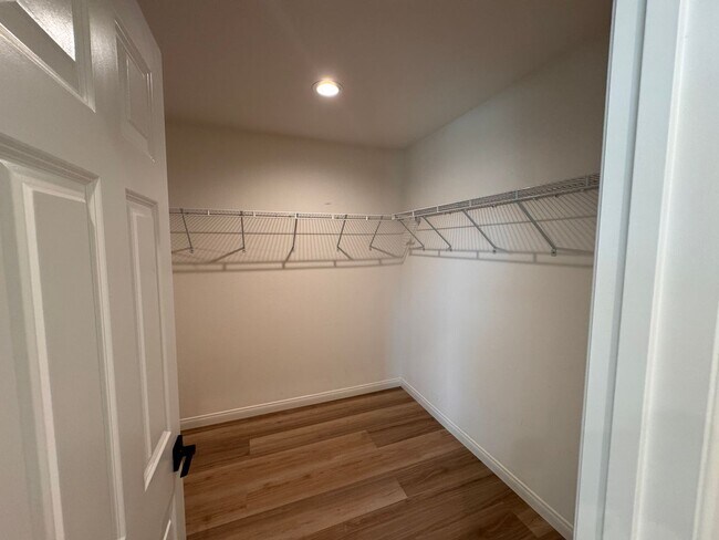 Building Photo - Beautiful 5 Bedroom 3 Bathroom Home Built in 2021