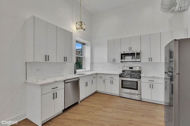 Building Photo - 4731 N Western Ave