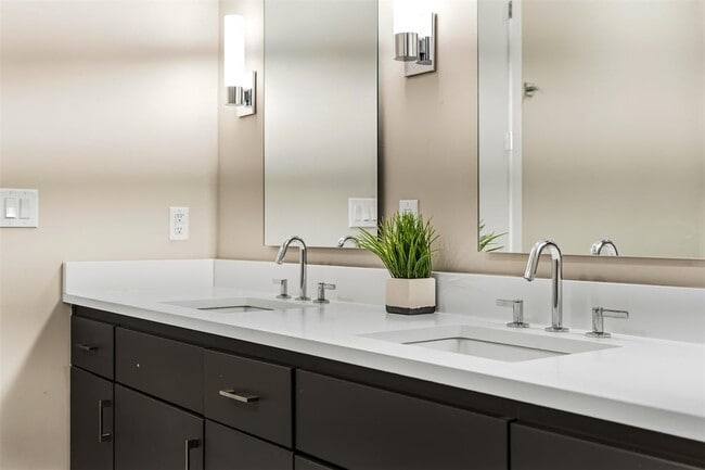 Building Photo - 5921 Hiline Rd