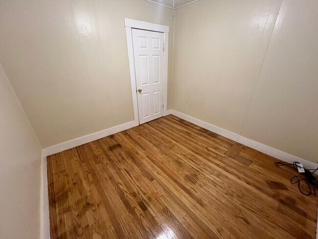 Building Photo - 23-25-25 Dale St