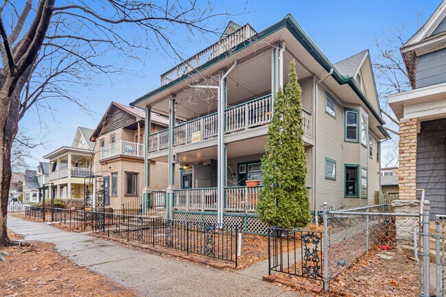 Building Photo - 2537 Aldrich Ave S