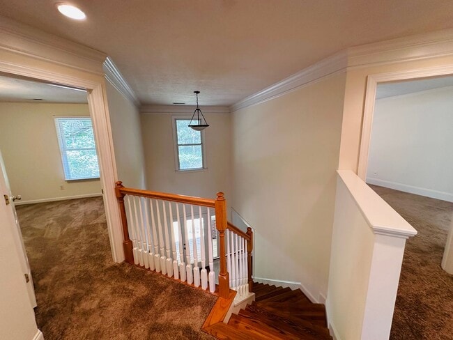 Building Photo - 4 Bedroom 3 Bath House