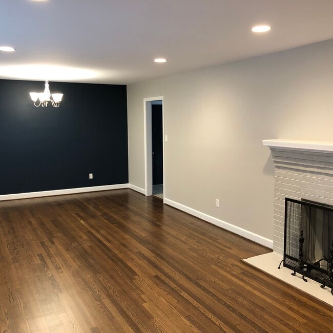 Building Photo - 1509 Peachtree Dr