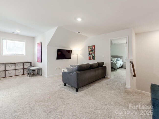 Building Photo - 1063 Thoroughbred Dr.