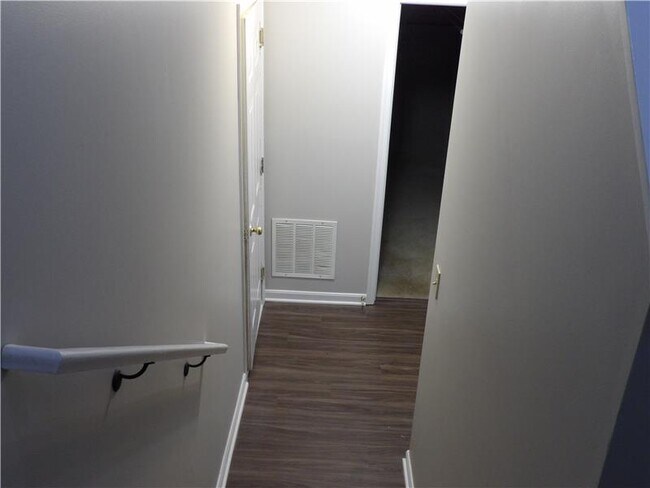 Building Photo - 3060 Lansdowne Ln