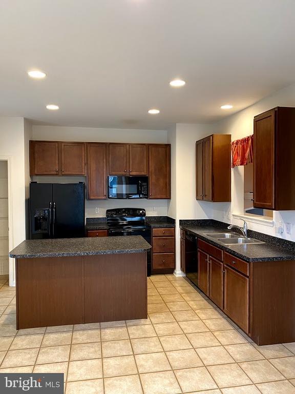 Building Photo - 120 Woodman Ct