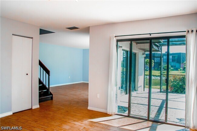 Building Photo - 148 Lake Point Ln