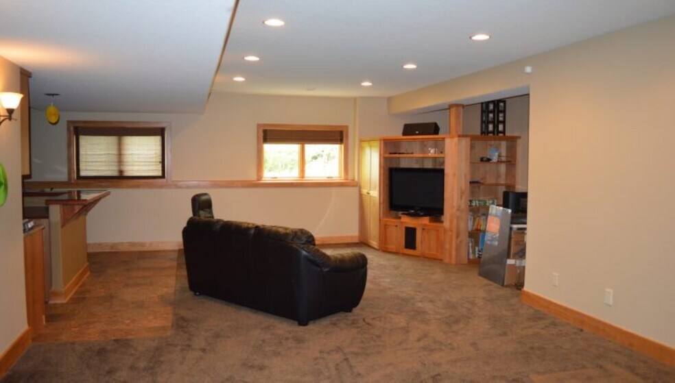 Building Photo - 3971 Swoboda Rd