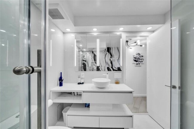 Building Photo - 250 174th St