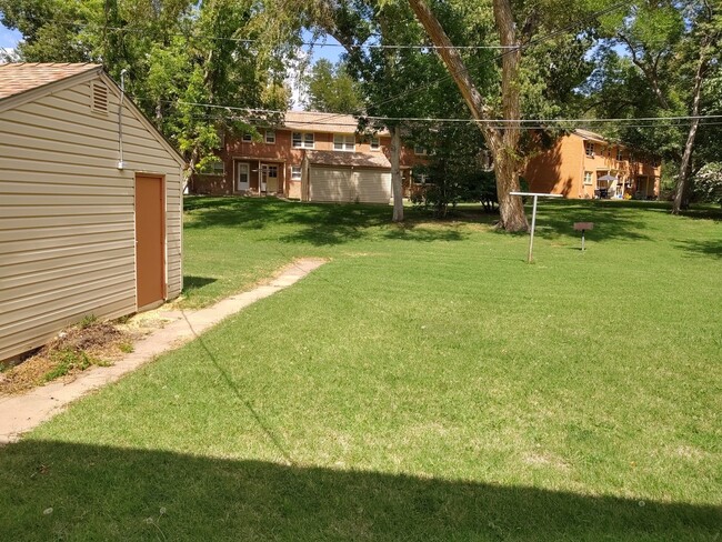 Building Photo - ALL PROSPECTIVE TENANTS MUST SUBMIT A $58 NON-REFUNDABLE APPLICATION FEE PER APPLICANT ONLINE AND...