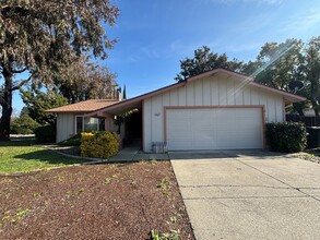 Building Photo - Beautiful Single-Story Gem in Vacaville!