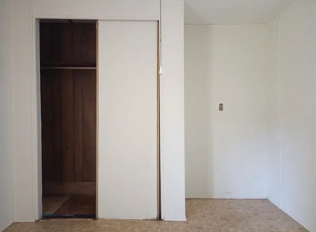 Building Photo - 2 Bedroom 1 Bath