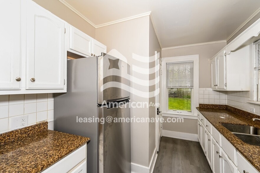 Building Photo - 306 E Virginia Ave