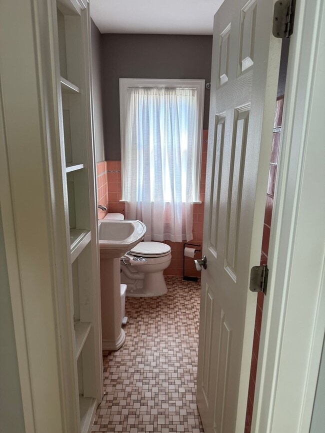 Building Photo - East Grand Rapids Gem: 4-Bedroom, 2-Bath U...