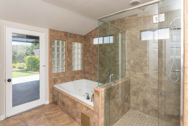 Building Photo - 3 Bedroom Home with Solar in Bay Park
