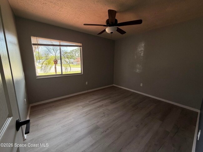 Building Photo - 1256 Dawn St NE