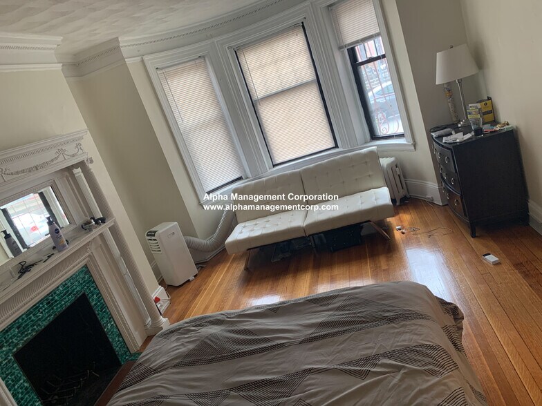 Building Photo - 533 Newbury St