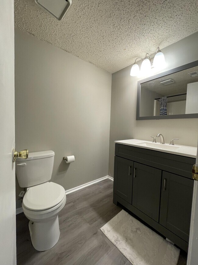 Building Photo - 6601 Willow Pointe Dr NW