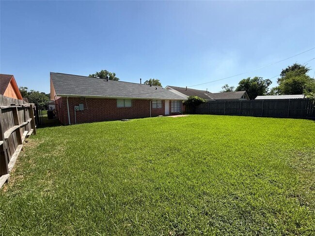 Building Photo - 8343 Bigwood St