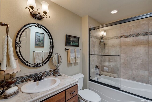 Building Photo - Amazing Views & Amazing 4 Bedroom/3 Bath H...