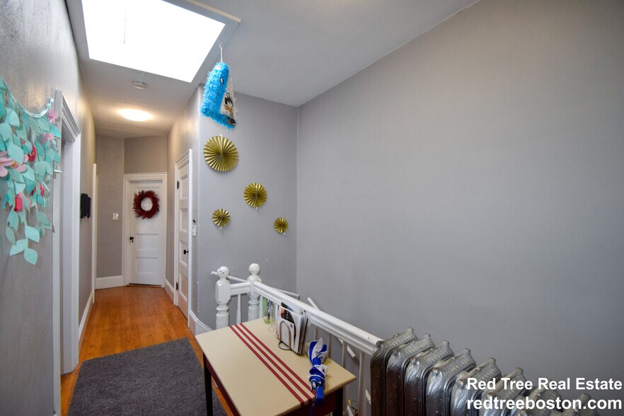 Building Photo - 85 Surrey St