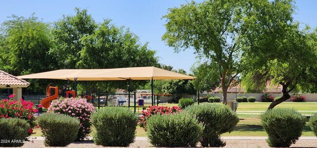 Building Photo - 10945 W Poinsettia Dr