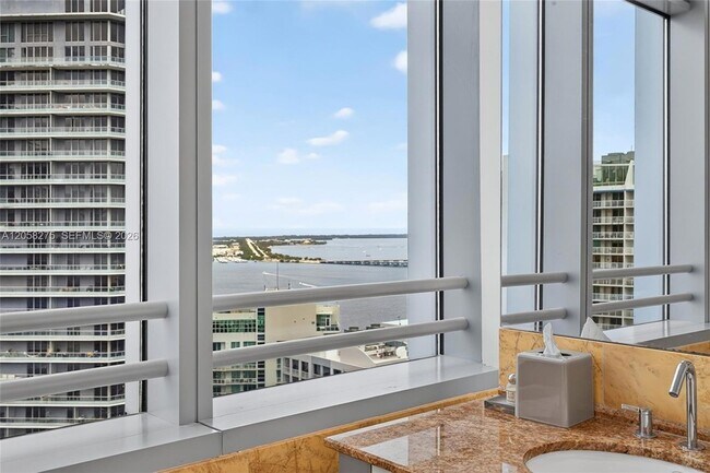 Building Photo - 1395 Brickell Ave