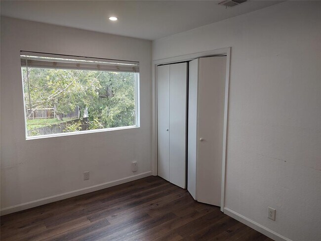 Building Photo - 2200 Leah Cove
