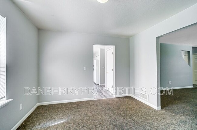 Building Photo - 3571 Turret Green Dr