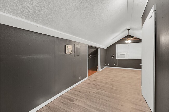 Building Photo - 310 N Rock Island St