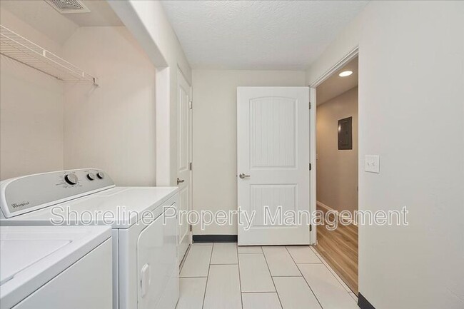 Building Photo - 2111 Brittany Ln