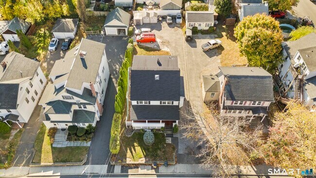 Building Photo - 118 Colonial Rd