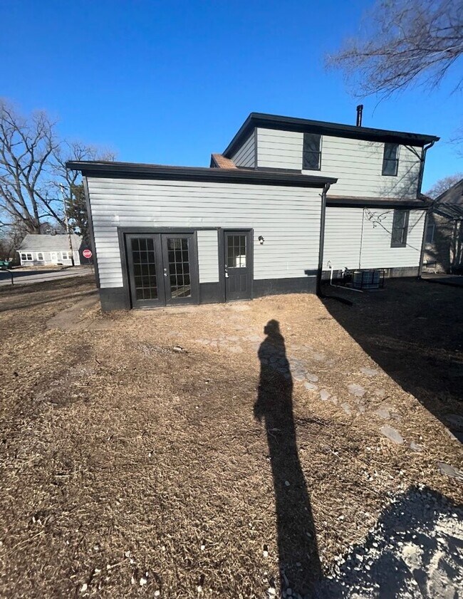 Building Photo - LIMITED TIME**1/2 OFF DEPOSIT**