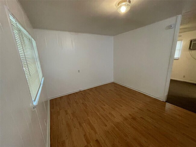 Building Photo - 2711 Hemphill Park