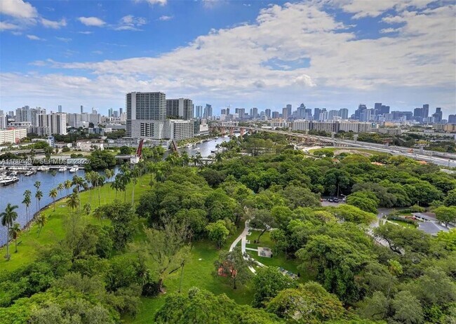 Building Photo - 1861 NW N River Dr