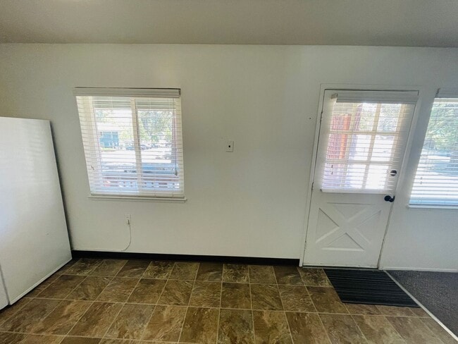 Building Photo - 2301 James Ave