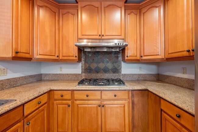 Building Photo - Three bedroom condo for lease in Arcadia