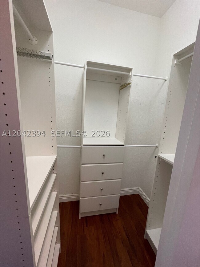 Building Photo - 16331 SW 49th Ct