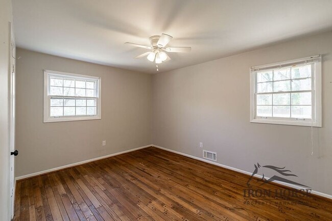 Building Photo - 190 Brentwood Dr