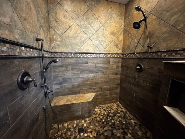 Building Photo - Near Redstone Arsenal Gate 1 with fence, storm shelter and AMAZING spa shower in primary suite