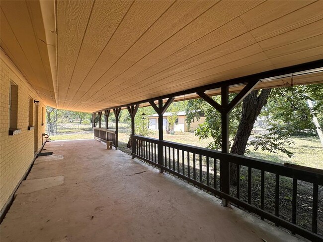 Building Photo - 400 Sun Bonnet Dr