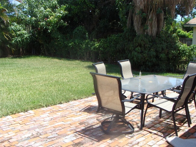 Building Photo - 1616 NE 17th Ave