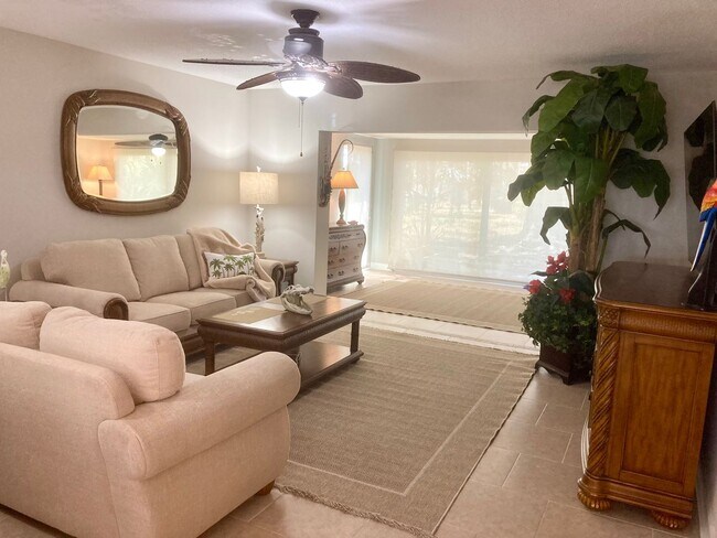 Building Photo - Furnished condo with dock!