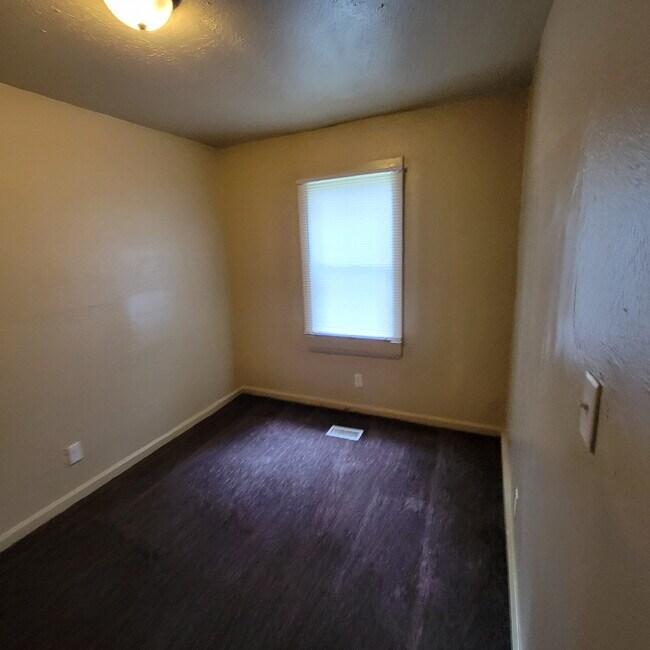 Building Photo - 4BR/1.5BATH House near Fairgrounds!