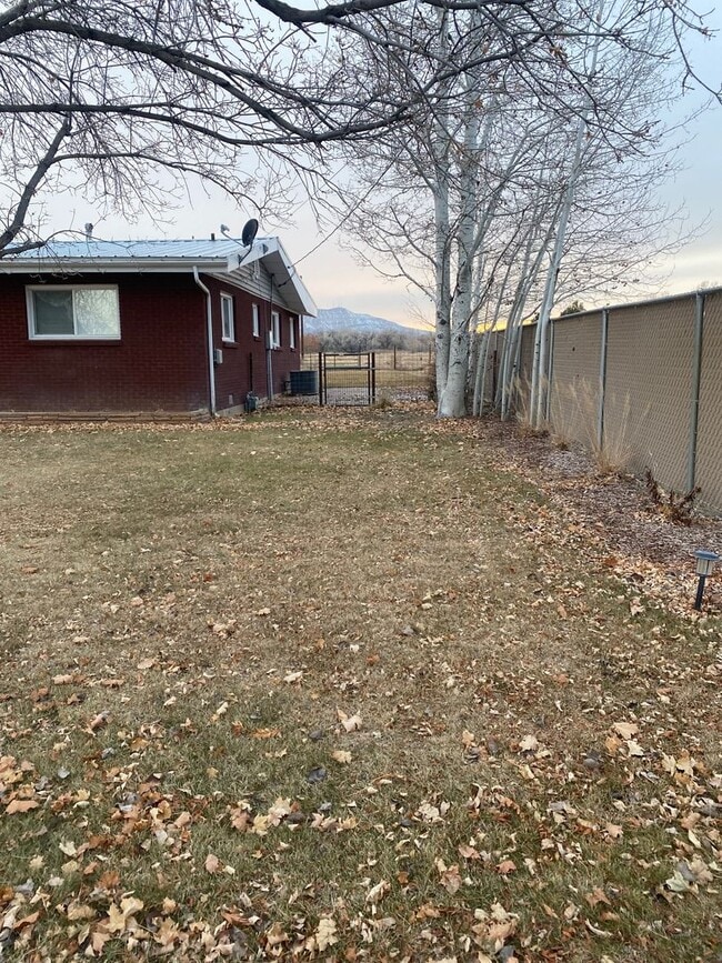 Building Photo - Gorgeous Fully Remodeled 3 Bed 1.5 baths a...