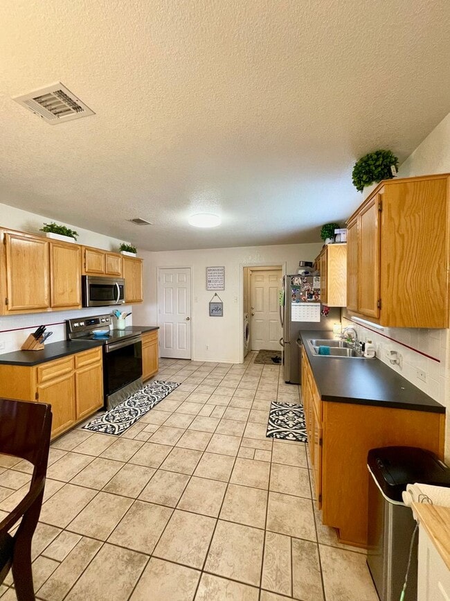 Building Photo - 3107 Woodrow Dr