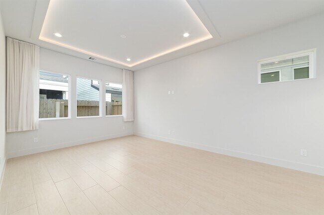 Building Photo - 3007 Ventas Dr
